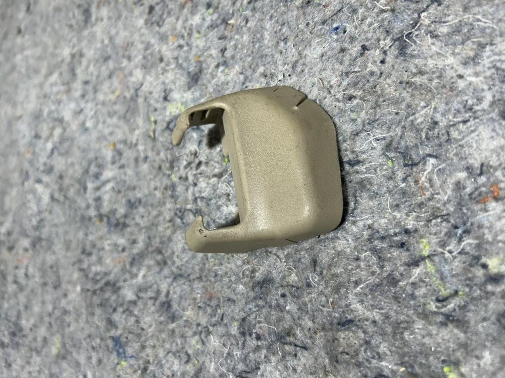Rear Right Seat Bolt Cover Black Genuine OEM for Lexus IS300 Gita 01 02 03 04 05 – photo 1