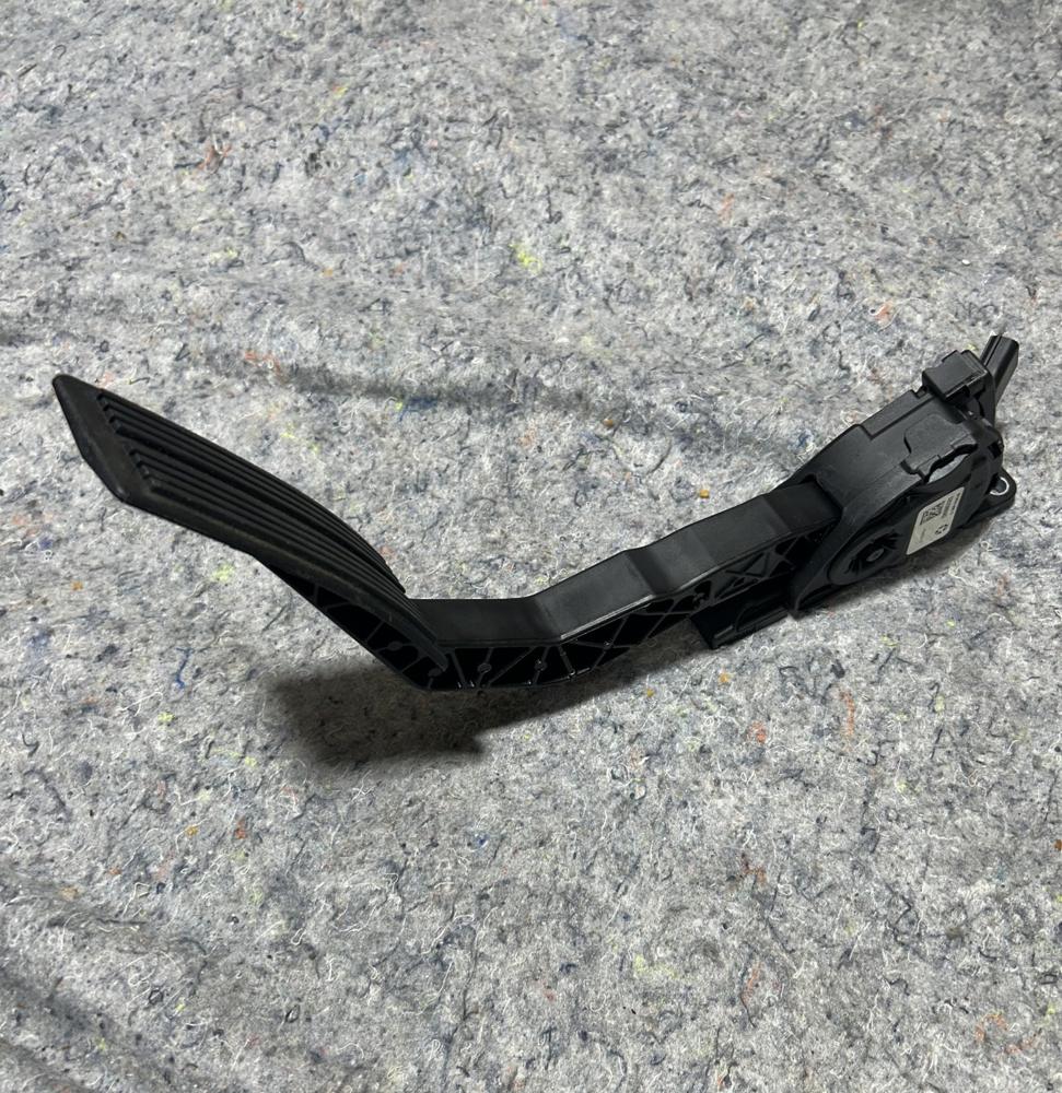 2011-2014 Chrysler 300 Dodge Charger/ Challenger Gas Pedal Accelerator OEM – photo 1