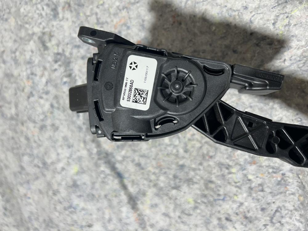 2011-2014 Chrysler 300 Dodge Charger/ Challenger Gas Pedal Accelerator OEM – photo 3