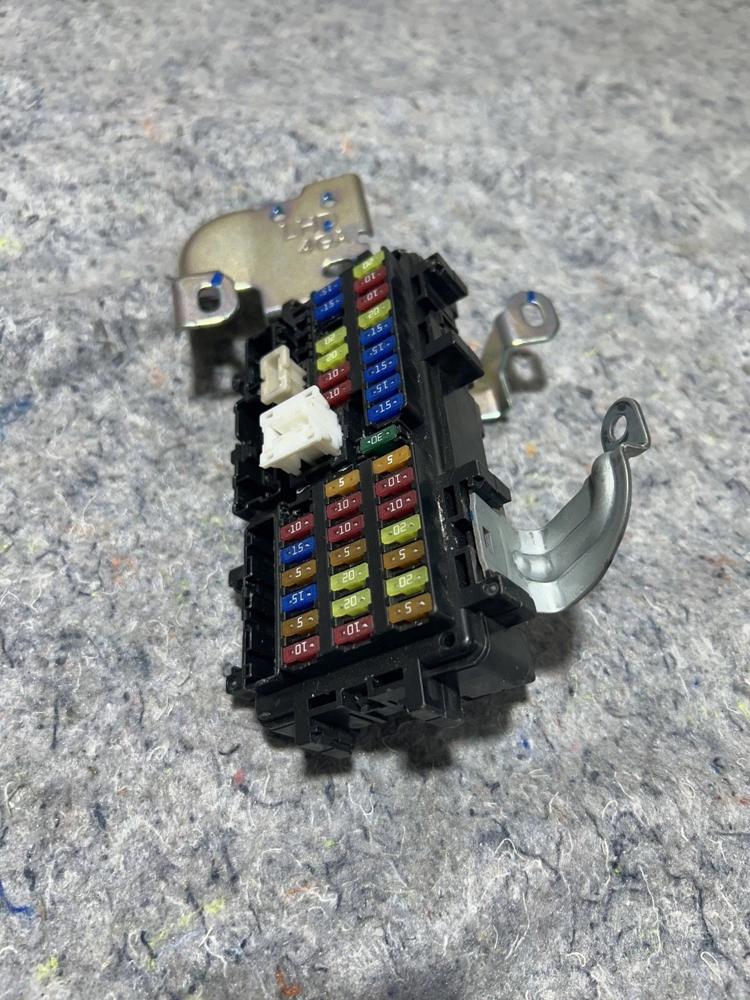 2014-2022 Infiniti Q50 17-20 Q60 Interior Under Dash Fuse Box Junction Block – photo 1