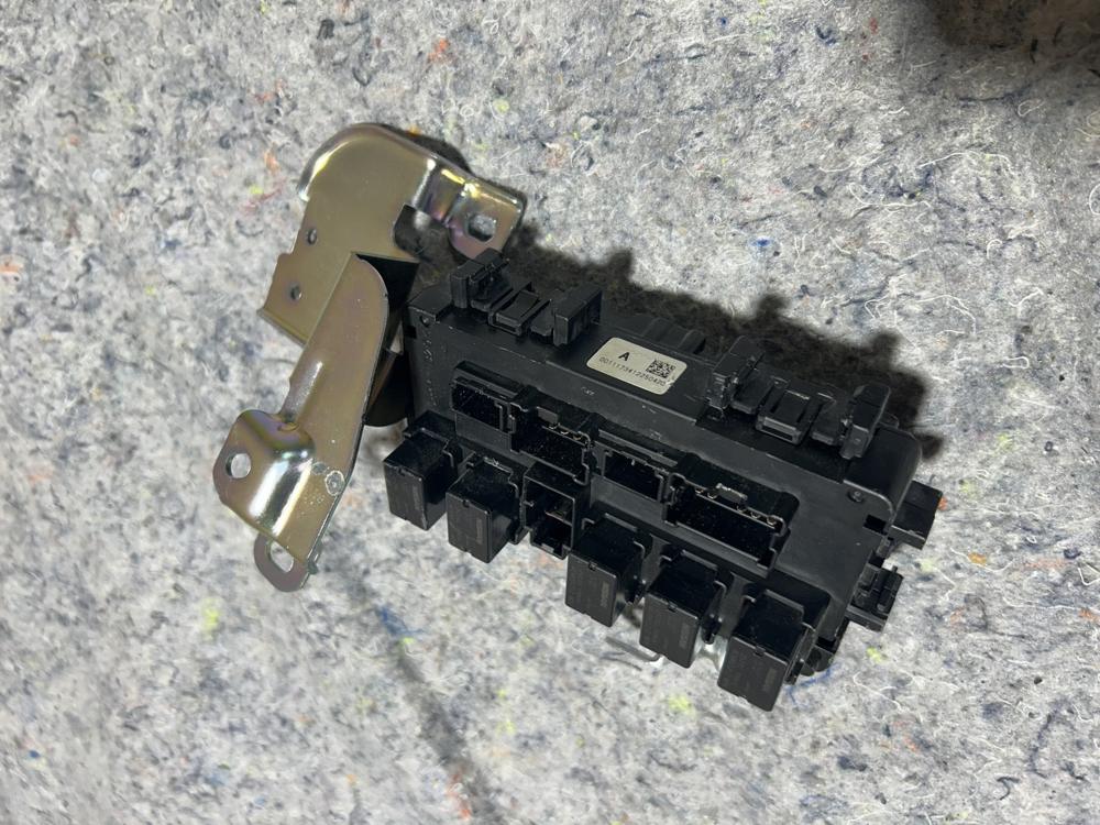 2014-2022 Infiniti Q50 17-20 Q60 Interior Under Dash Fuse Box Junction Block – photo 2