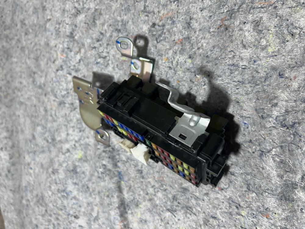 2014-2022 Infiniti Q50 17-20 Q60 Interior Under Dash Fuse Box Junction Block – photo 3