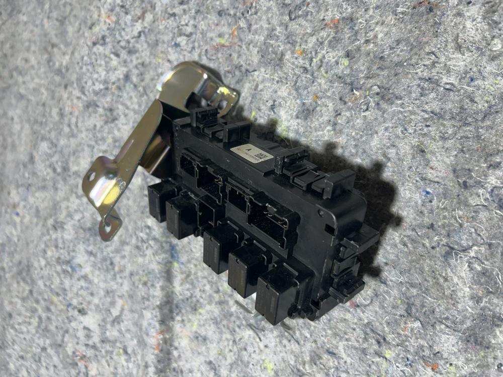 2014-2022 Infiniti Q50 17-20 Q60 Interior Under Dash Fuse Box Junction Block – photo 4