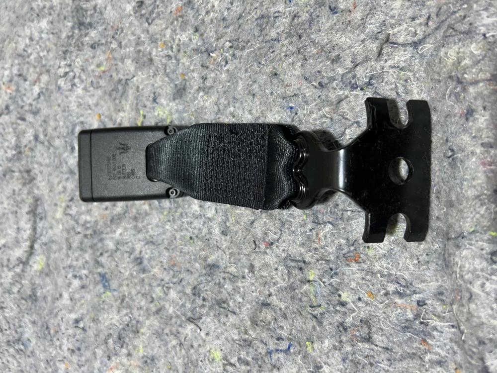 14-22 Maserati Ghibli Rear Center Side Seat Belt Buckle Black OEM 6700125140 – photo 1
