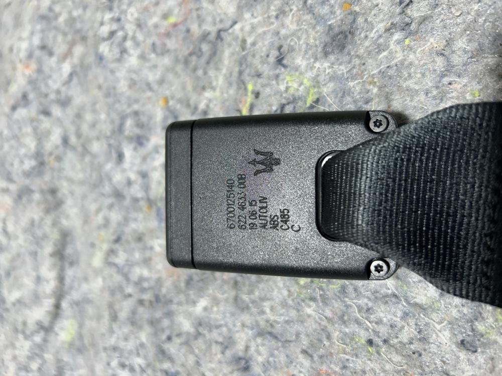 14-22 Maserati Ghibli Rear Center Side Seat Belt Buckle Black OEM 6700125140 – photo 2