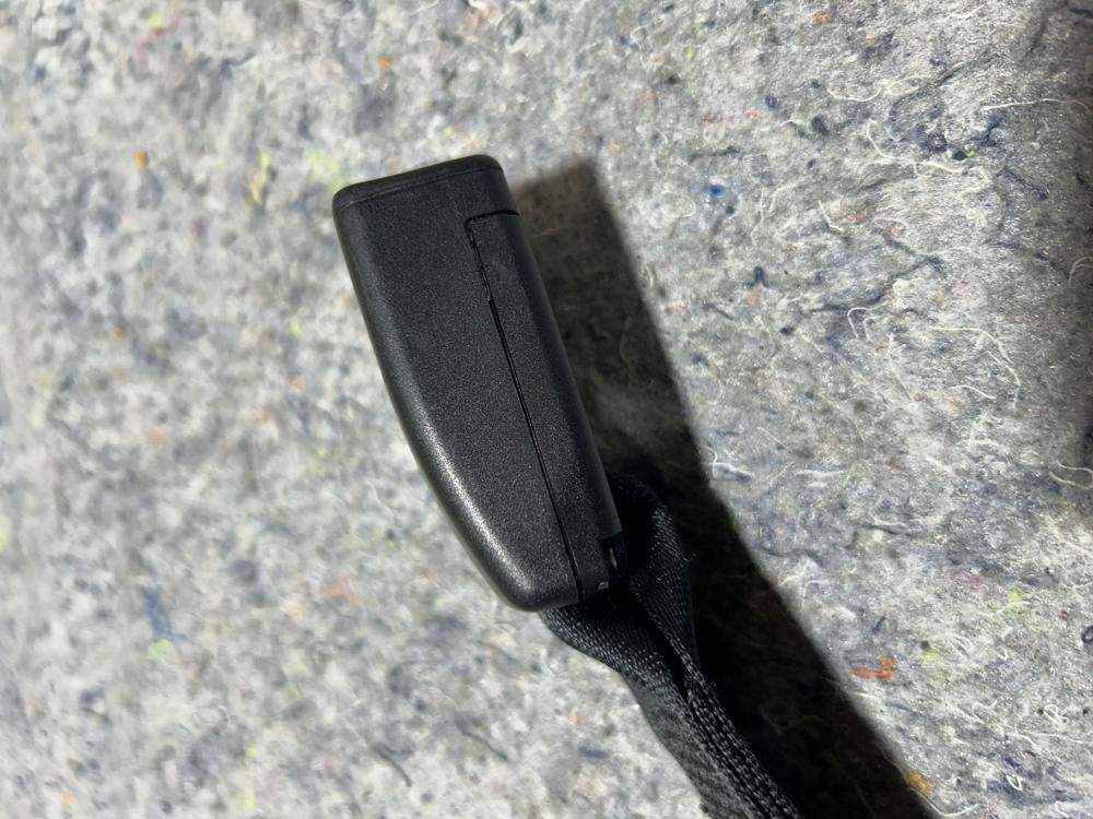 14-22 Maserati Ghibli Rear Center Side Seat Belt Buckle Black OEM 6700125140 – photo 4