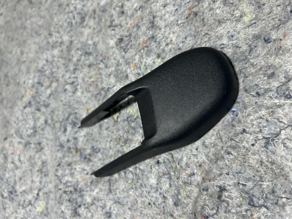2016 Infiniti Q50 Seat Rail Trim 87557-4HA0A 2016 Rhd 23537159 OEM – photo 1
