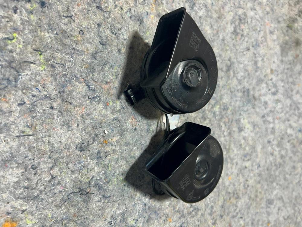 2015-2017 Ford Mustang Dual Note Electric Horn Level 2 FR3Z-13832-G – photo 1