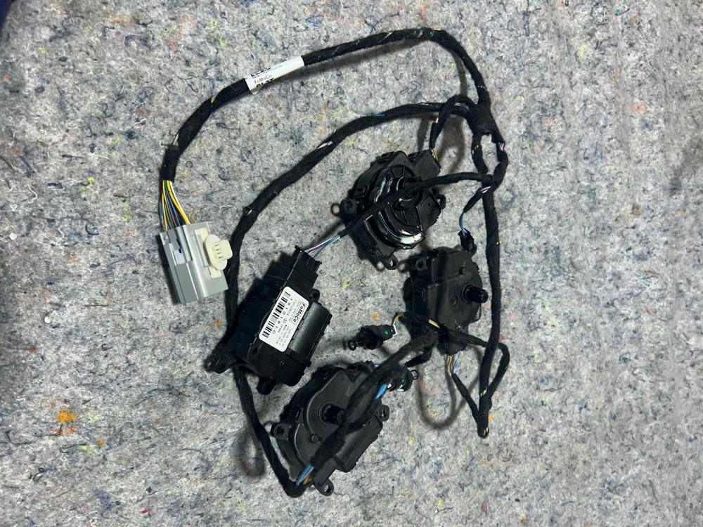 2018 2019 2020 2021 Lincoln Navigator HVAC Heater Flap Actuator 151081C – photo 1