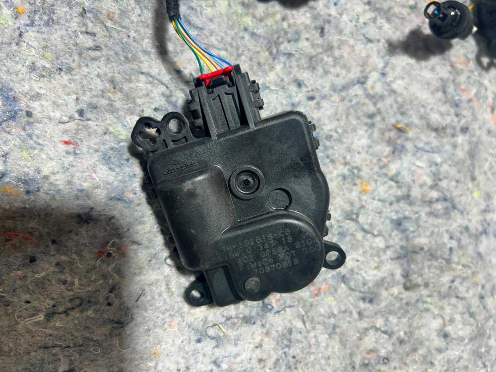 2018 2019 2020 2021 Lincoln Navigator HVAC Heater Flap Actuator 151081C – photo 2