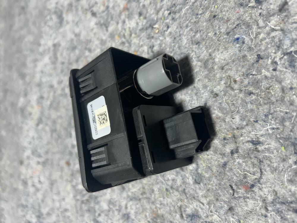 2015-2020 Ford F150 Dash Power Outlet 12V A110V 400W Max Plug FL3T-19G310-BC – photo 3