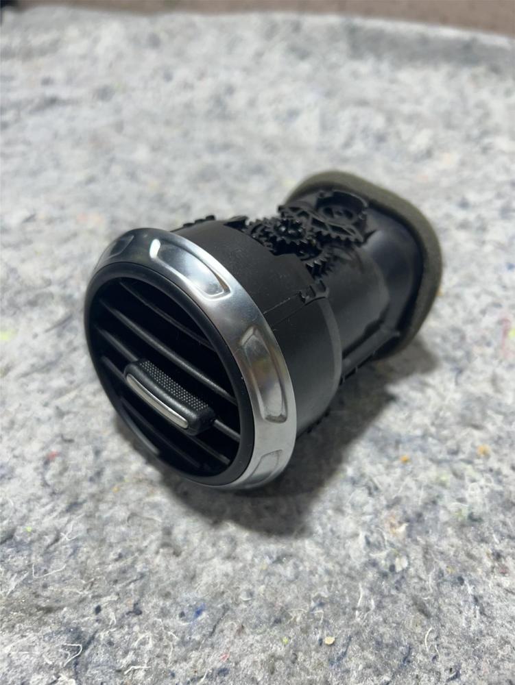 Audi TT MK2 8J 06-14 Gloss Black Heater Vent 8J0820901E – photo 1