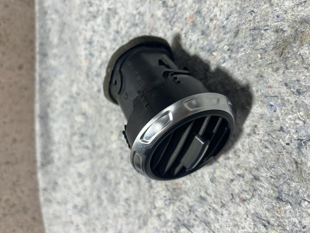 Audi TT MK2 8J 06-14 Gloss Black Heater Vent 8J0820901E – photo 3