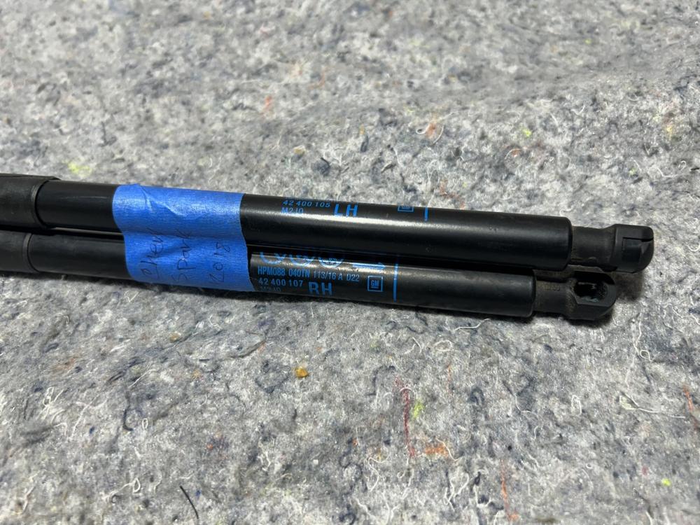 2016-2022 LH & RH Absober Hatch Support Strut 95962017 Gm OEM – photo 2