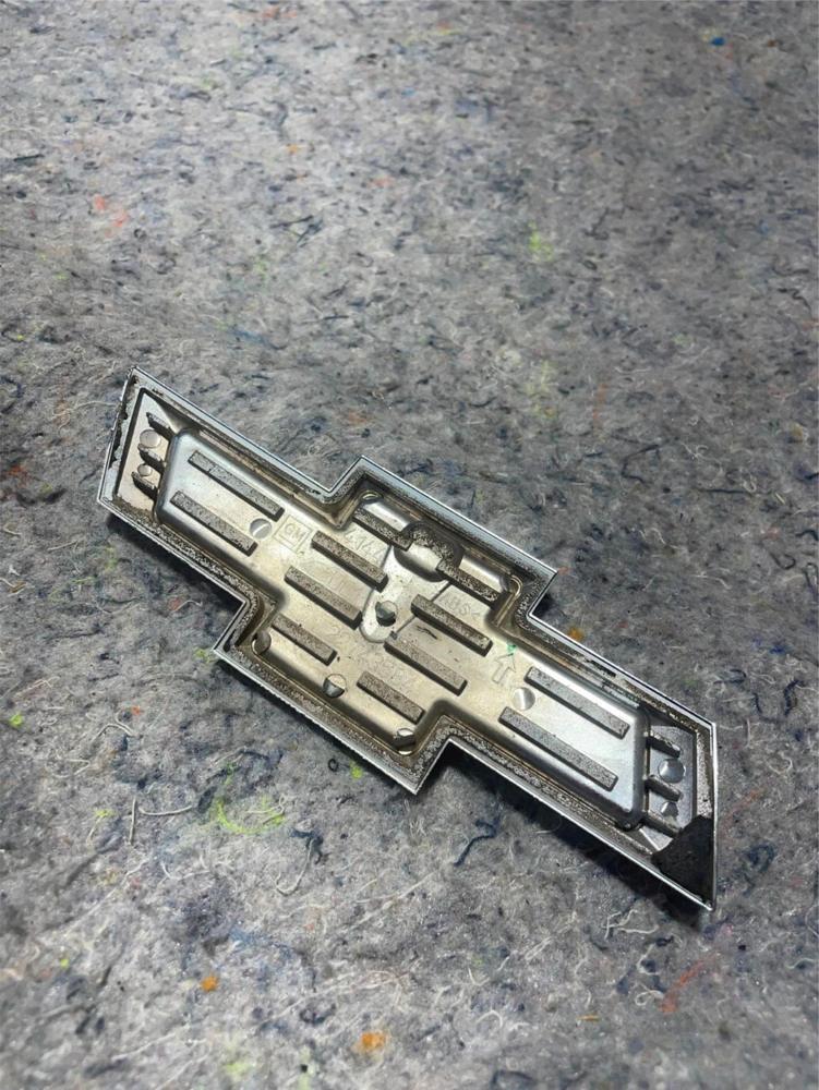 OEM 2015-2020 Chevrolet Chevy Impala Rear Trunk Bowtie Emblem Badge 22743584 – photo 3