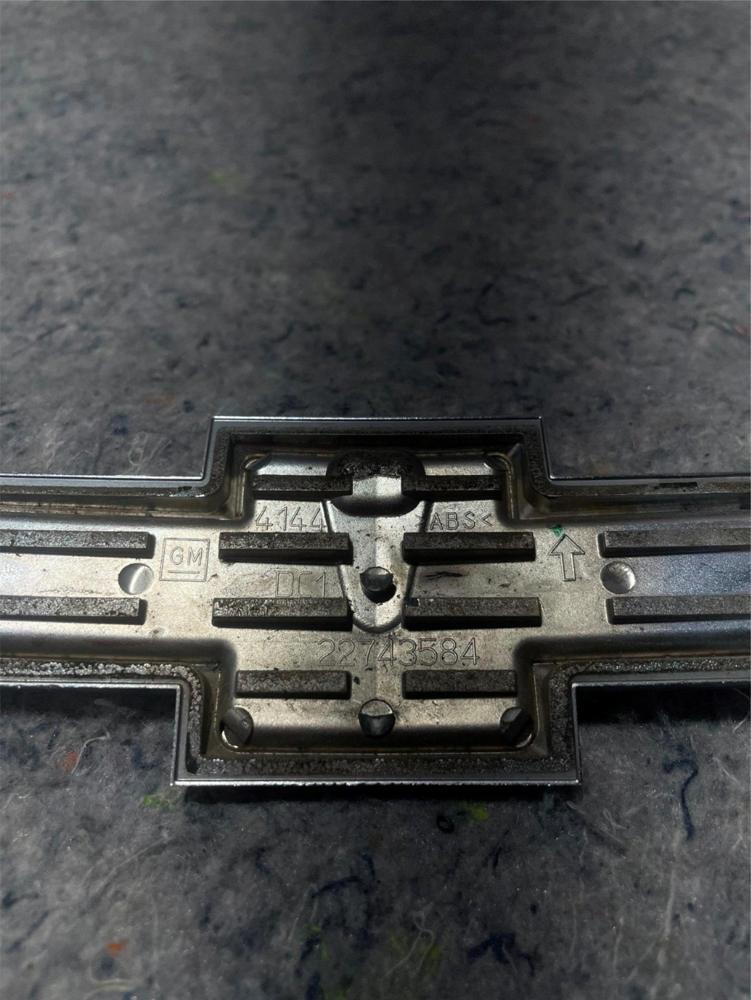 OEM 2015-2020 Chevrolet Chevy Impala Rear Trunk Bowtie Emblem Badge 22743584 – photo 4