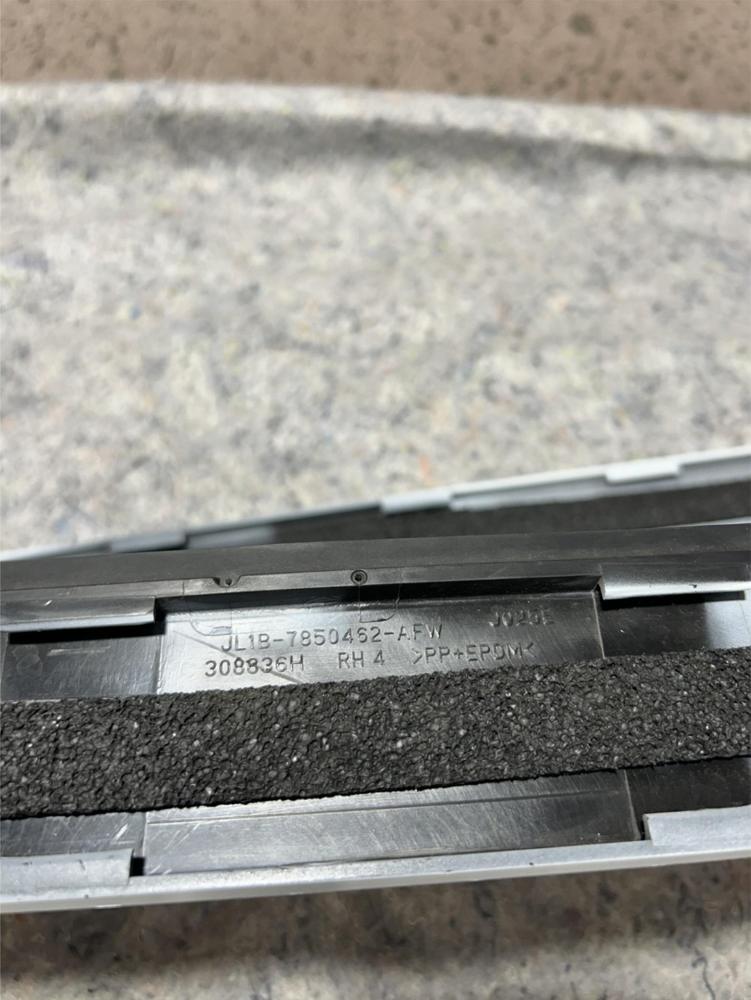 2018-2024 Ford Expedition Front Left & Right Upper Roof Moulding Panel Cover Set – photo 4