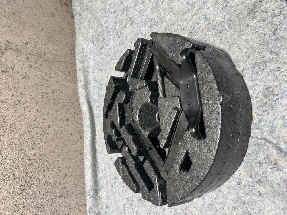 2011-2014 Buick Regal Lift Jack with Foam Holder 22787725 OEM – photo 4