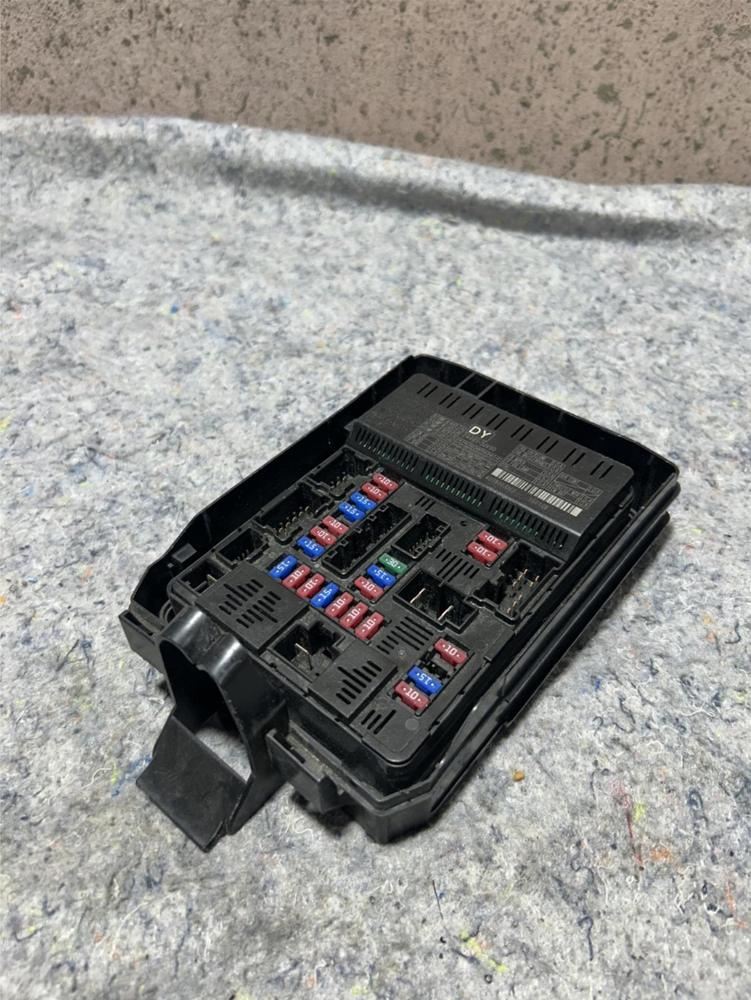 2018-2023 Infiniti Q50 Engine Room Fuse Box Controller Module Unit & Cover OEM – photo 1