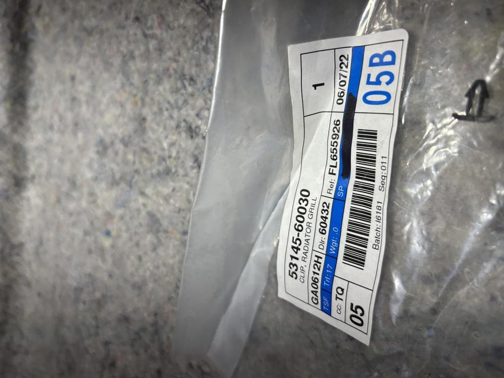 Toyota Lexus Scion Front Bumper Grille Hood Seal CLIP53145-60030 – photo 3