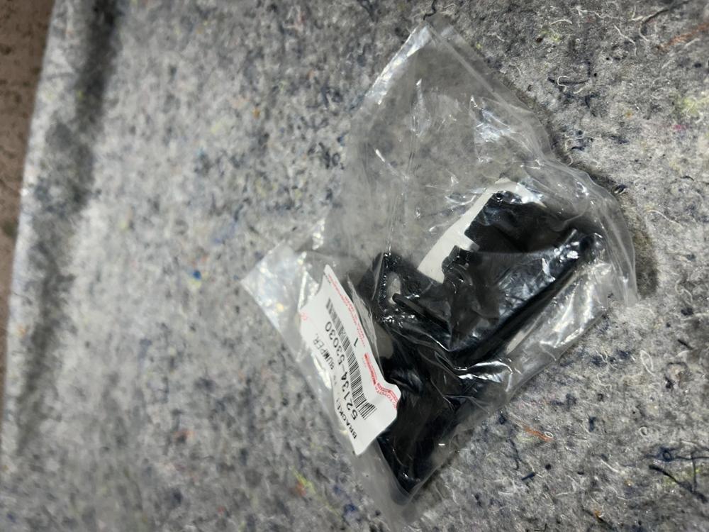 2016 IS300 Bumper Bracket Front Left LX1032121 5213453030 – photo 4