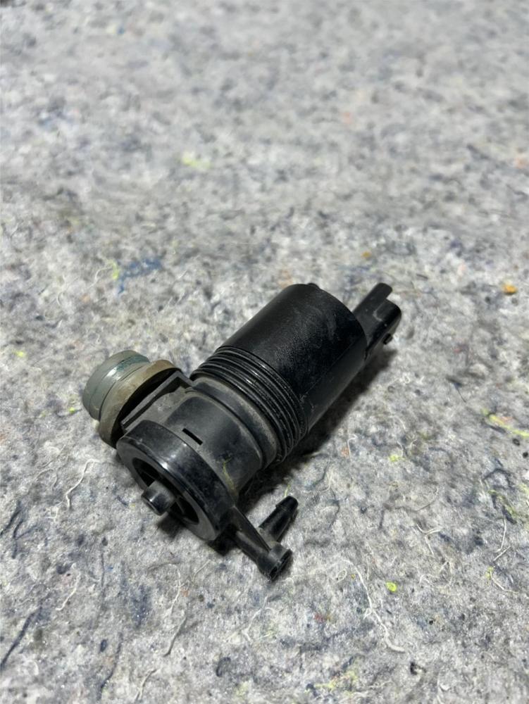 2018-2021 Infinti Q50 Luxe Windshield Washer Pump OEM – photo 1