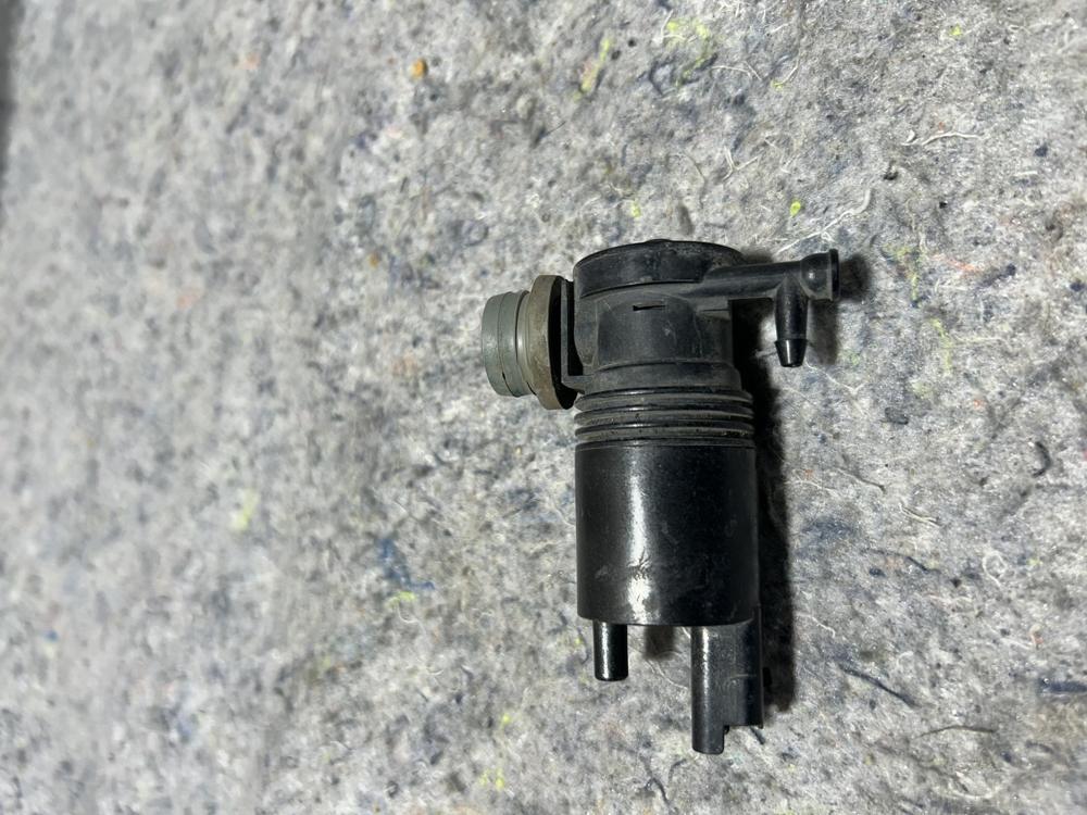 2018-2021 Infinti Q50 Luxe Windshield Washer Pump OEM – photo 2