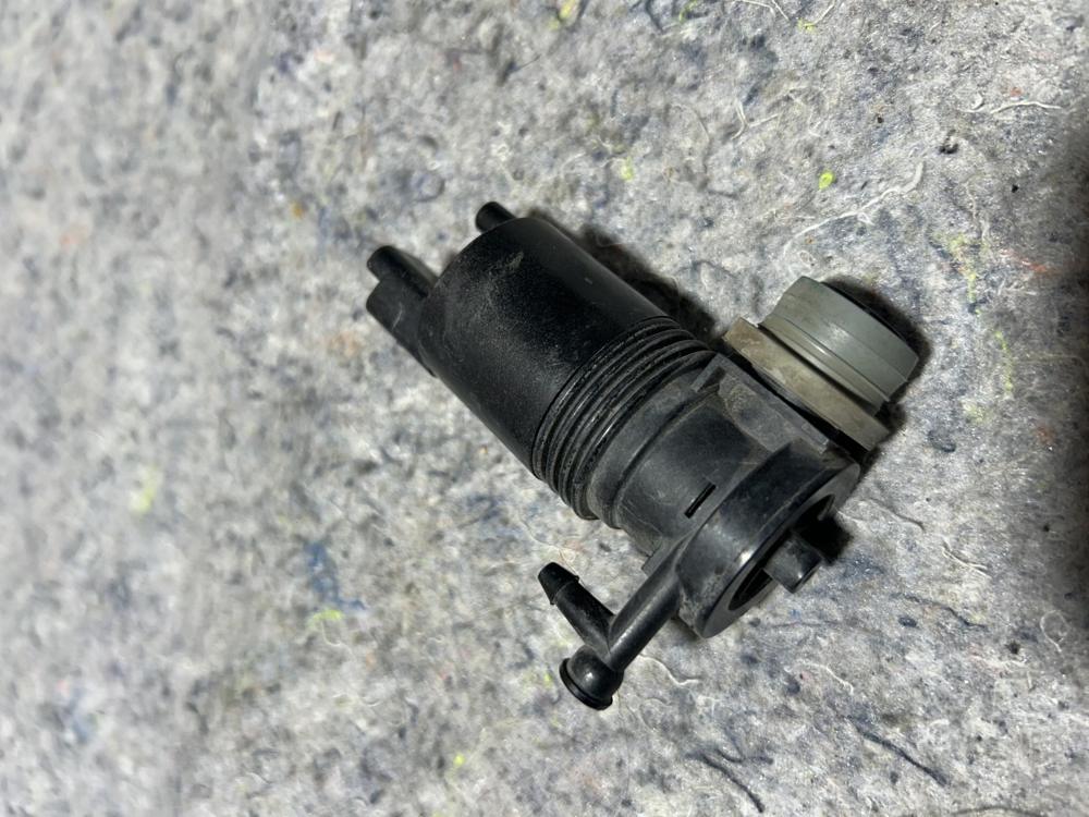 2018-2021 Infinti Q50 Luxe Windshield Washer Pump OEM – photo 3