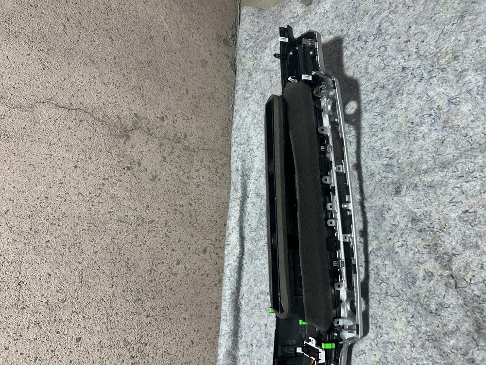 2023-2025 Kia Telluride Dash Center Right Bezel Molding & AC Air Vent Grille OEM – photo 2