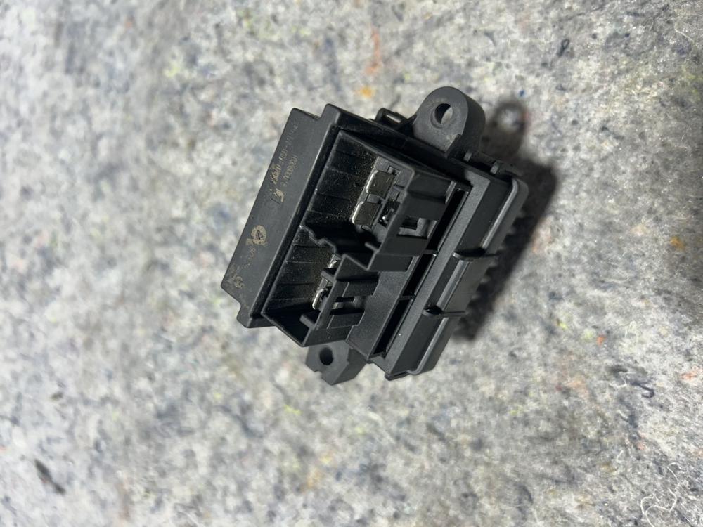 2017 Chrysler Pacifica Heater Blower Motor Fan Resistor W0591002 – photo 2