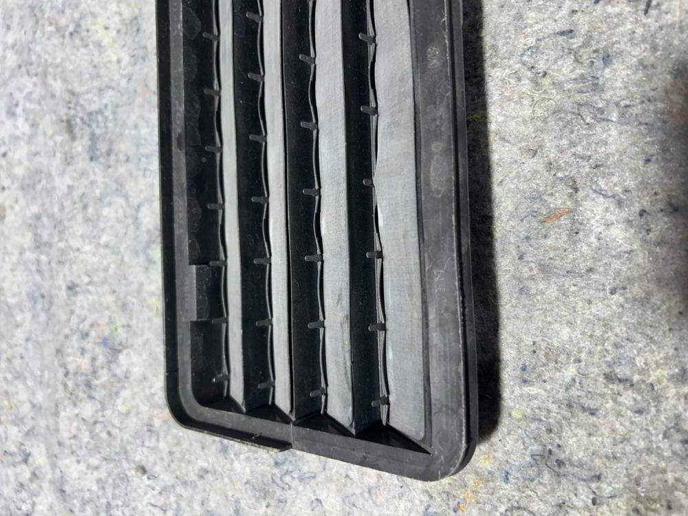 2017-2019 Ford F250 Sd Rear Inlet Air Vent HC3B-25280B62-A – photo 3