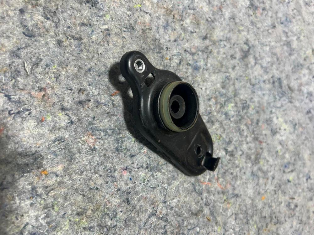 2016 Ford Mustang Shelby GT350 Front Bracket FR3V-5A242-A – photo 1