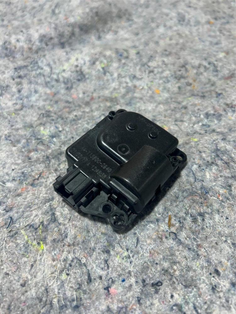 2010 Dodge Avenger Blend Door Flap Actuator AA-113800-2640 – photo 1