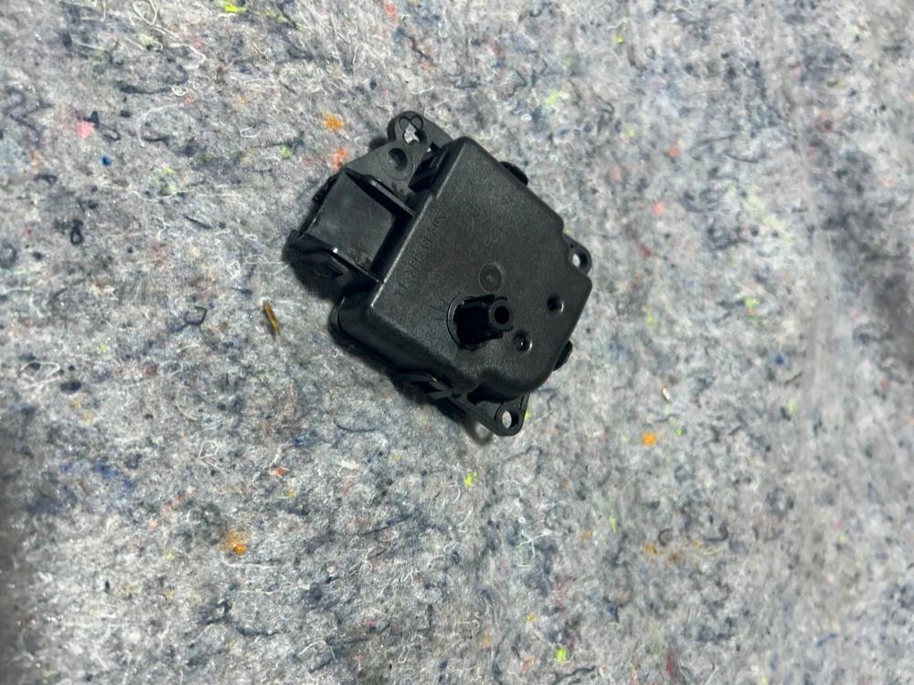 2010 Dodge Avenger Blend Door Flap Actuator AA-113800-2640 – photo 4