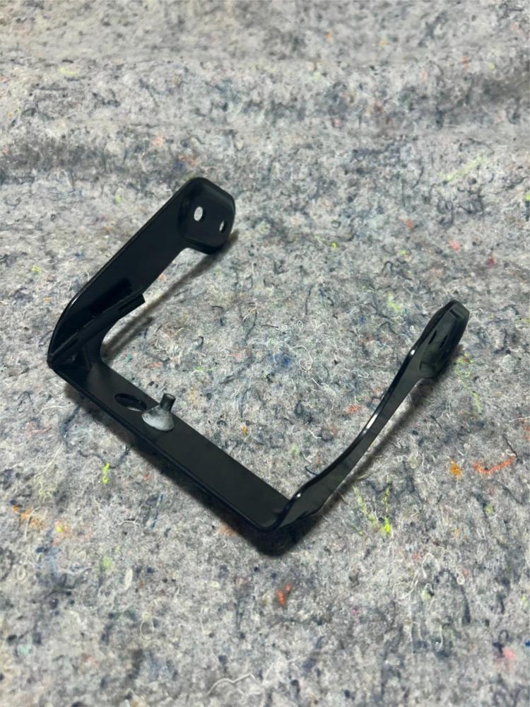 08-15 Audi TT Coupe Center Console Mount Support Bracket Retainer 8J0863254A – photo 1