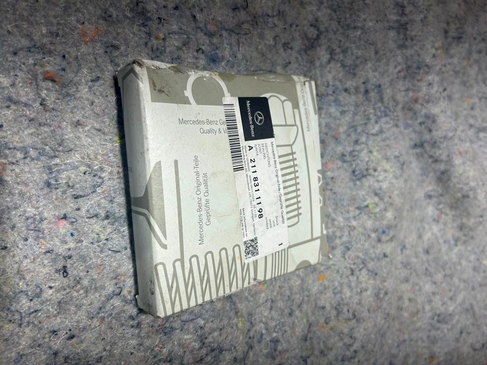 Brand New Cross Member Seal Genuine Mercedes W211/C219 - A2118311198 – photo 3