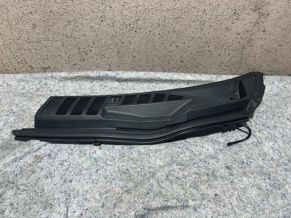 2018-2020 Ford F350 Sd Left Windshield Vent Cowl Panel OEM HC3B-2502223-AFW – photo 1