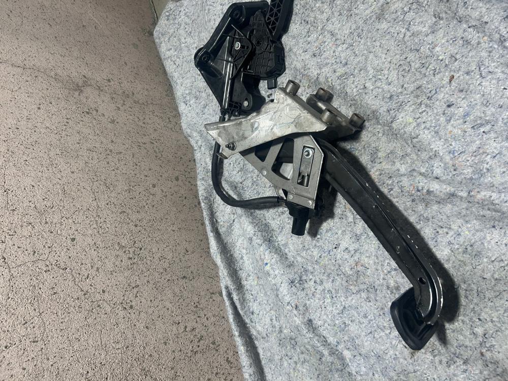 2015-2020 Ford F150 OEM Adjustable Gas & Brake Pedal Set W/memory FL34-9F836-BD – photo 2