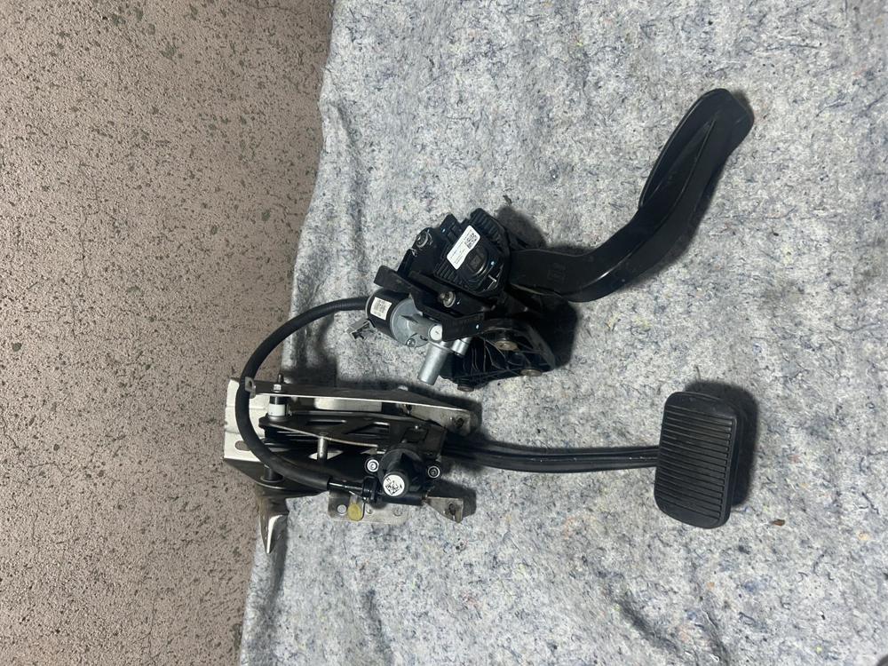 2015-2020 Ford F150 OEM Adjustable Gas & Brake Pedal Set W/memory FL34-9F836-BD – photo 3