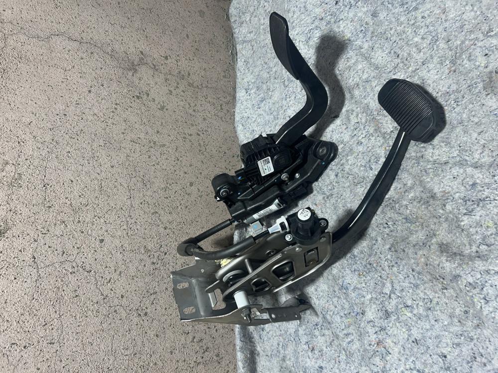 2022-2024 Ford Expedition Pedal Assembly Throttle Accelerator and Foot Brake OEM – photo 3
