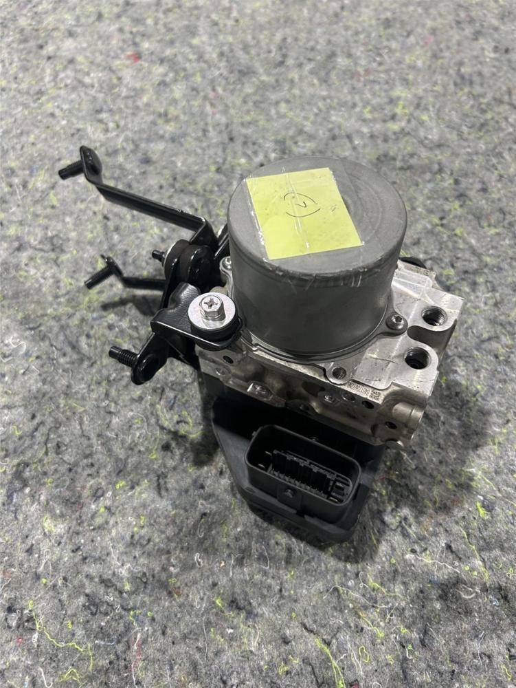 2016-2018 Inifiniti Q50 ABS Pump Control Module UH488 – photo 1