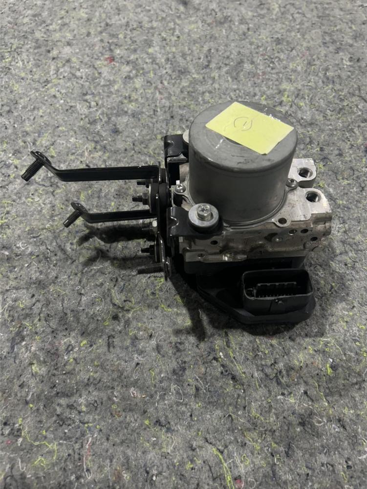 2014-2015 Infiniti Q50 ABS Anti Lock Brake Pump Module 133800-5810 OEM – photo 1