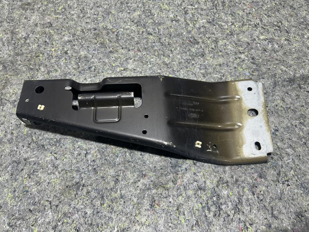 2018-2020 Ford F350 Sd Front Right Bracket Support Cab Fuse Block HC3B-16B269-A – photo 1