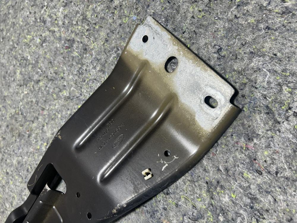 2018-2020 Ford F350 Sd Front Right Bracket Support Cab Fuse Block HC3B-16B269-A – photo 4