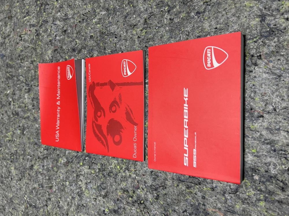 Ducati Superbike 1199 Owners Manual OEM – photo 2