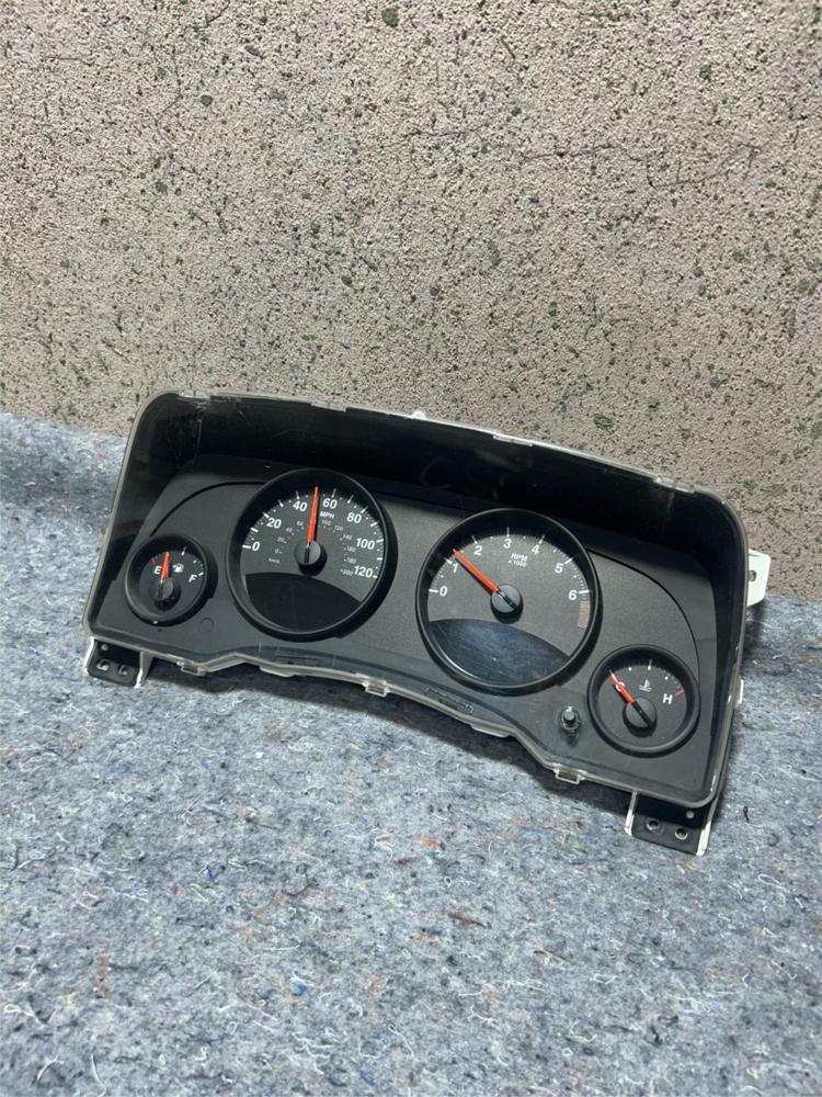 2011-2012 Jeep Patriot Speedometer Instrument Cluster Gauges – photo 1