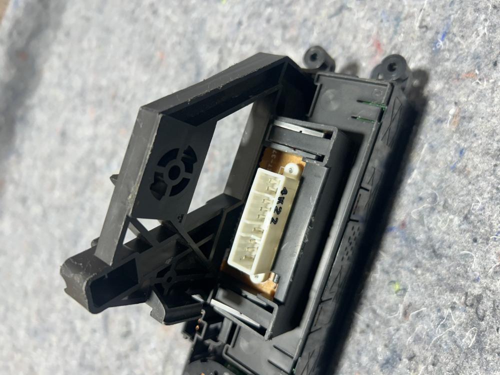 200-2001 Nissan Altima AC Control 27510 – photo 2