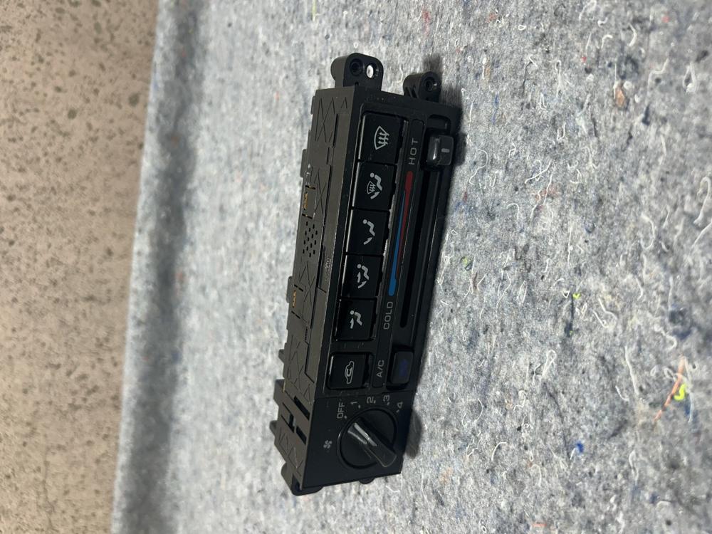 200-2001 Nissan Altima AC Control 27510 – photo 3