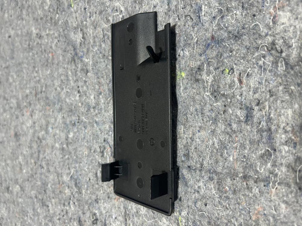 LH Seat Wiring Cover Cap VW Jetta 1K0971981B OEM – photo 2