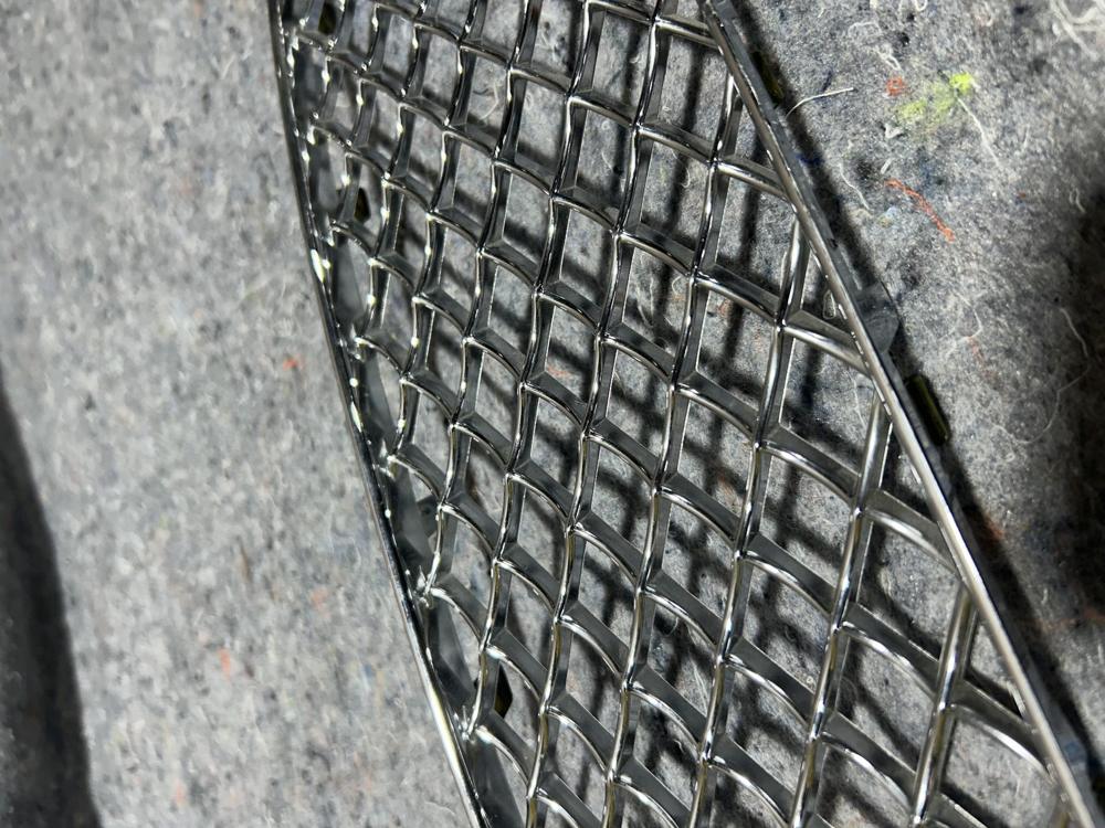 06-13 Bentley Continental Flying Spur Front Bumper Lower Mesh Grill OEM – photo 4